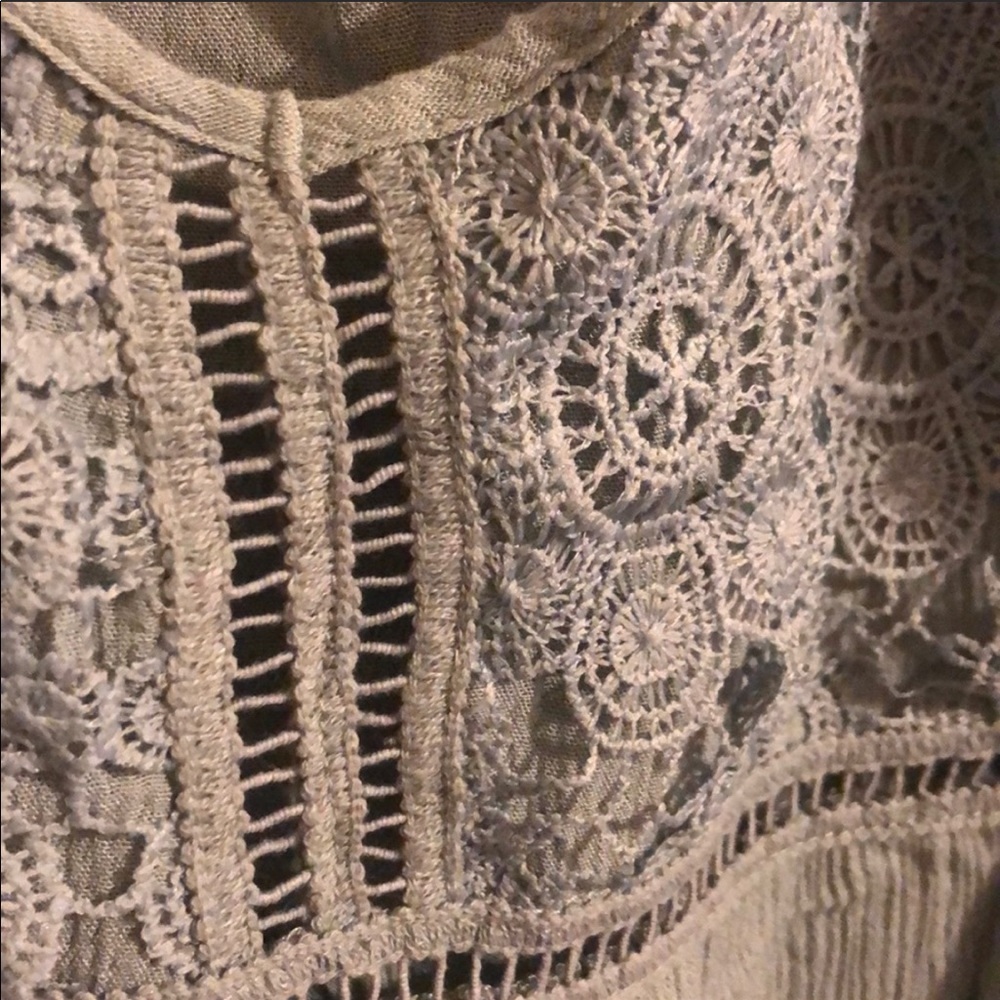 Kendall & Kylie Tank - Picture 4 of 7